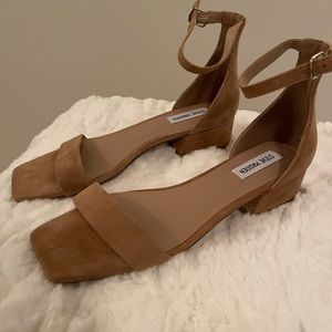 Steve Madden tan suede sandals